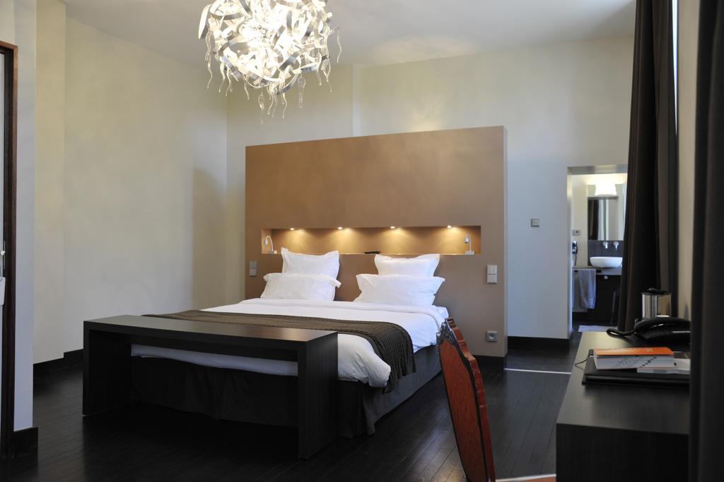 Chateau De Champlong Table Hotel **** Golf & Spa Villerest  객실 사진