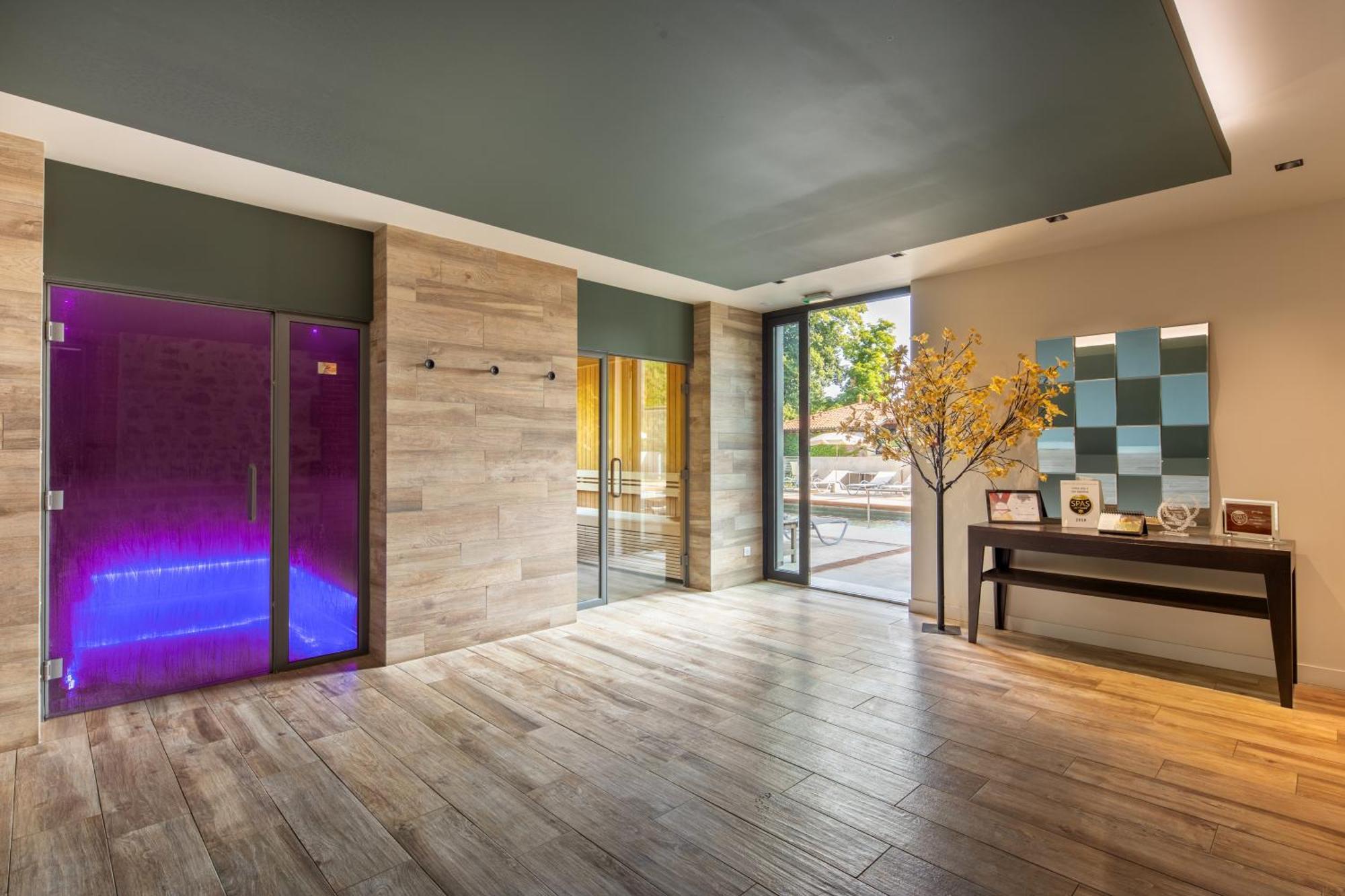 Chateau De Champlong Table Hotel **** Golf & Spa Villerest  외부 사진