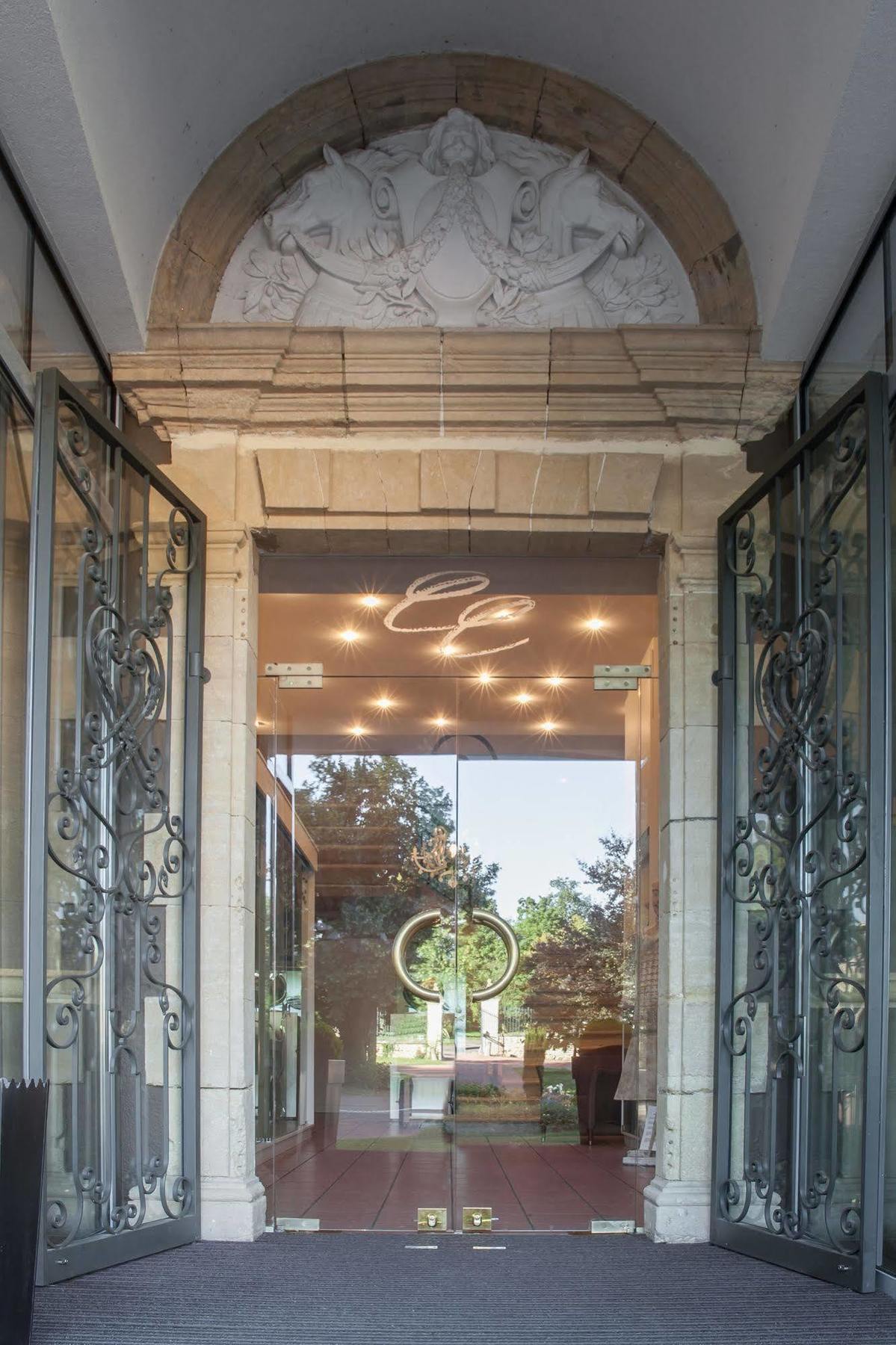 Chateau De Champlong Table Hotel **** Golf & Spa Villerest  외부 사진