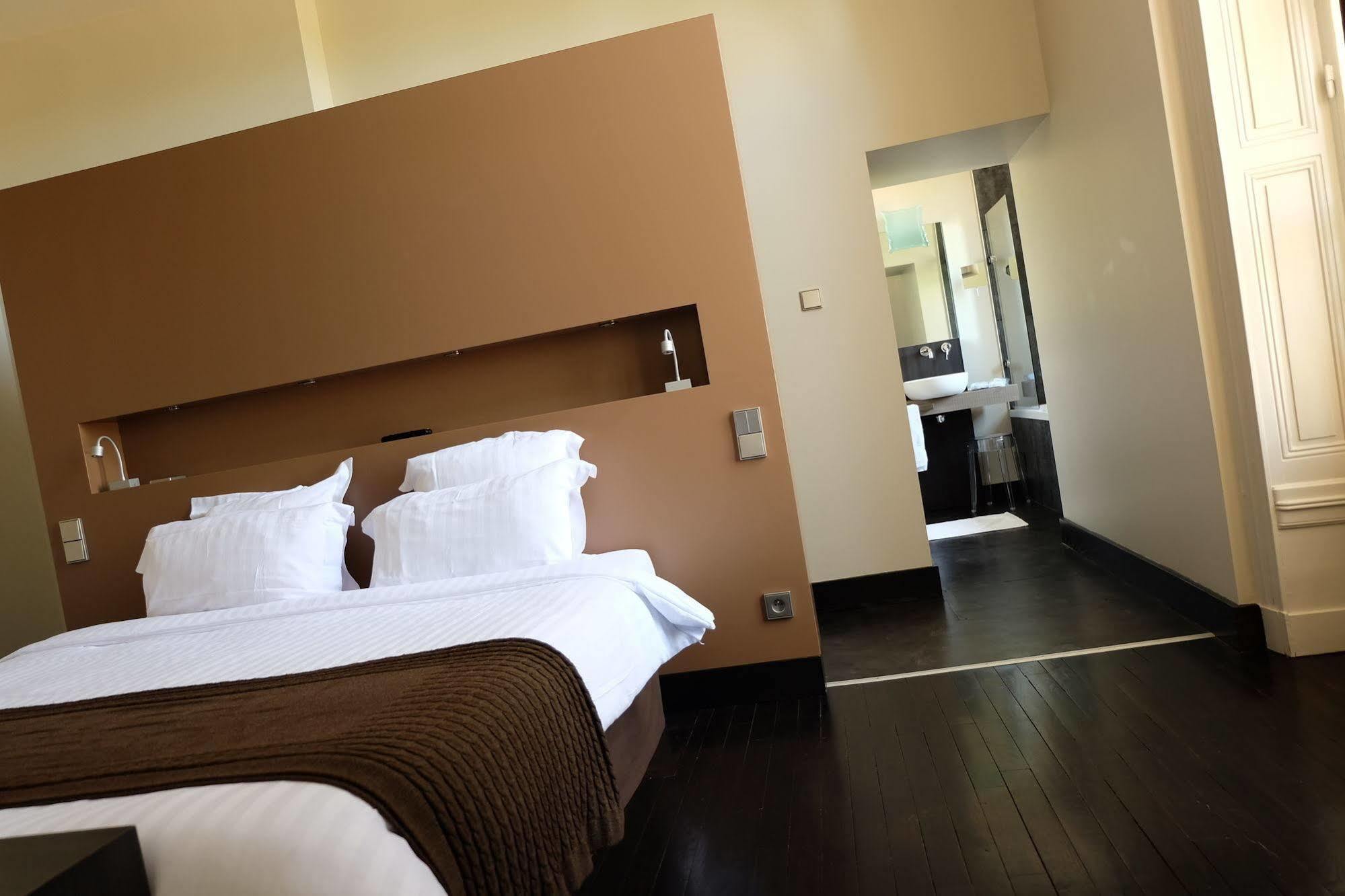 Chateau De Champlong Table Hotel **** Golf & Spa Villerest  외부 사진